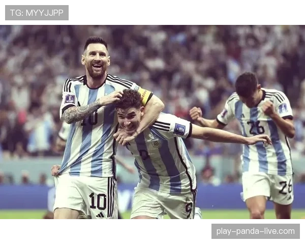 姆巴佩与梅西世界杯关键战进攻效率对比：爆发力与掌控力的较量